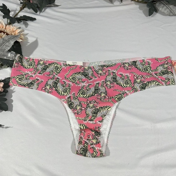 NWT $40 Spanx [ PLUS 3X ] Breathable Under Statements‎ Thong in Dog & Zebra - Picture 15 of 16